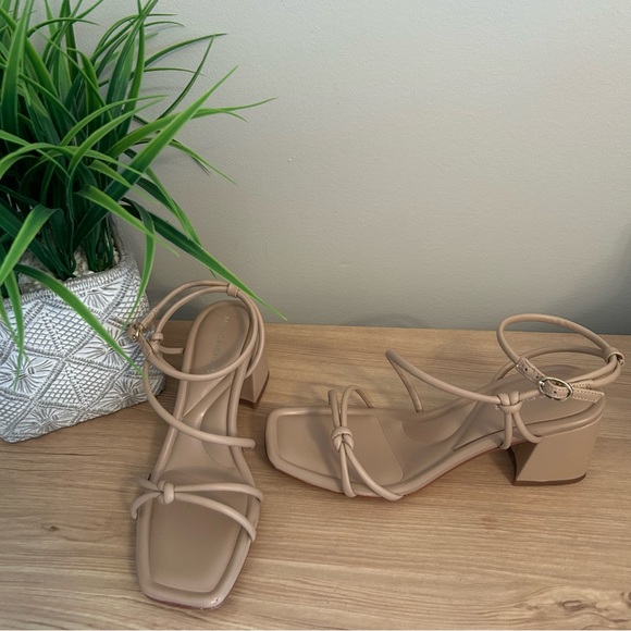 Marc Fisher
Women's Gurion Square Toe Dress Sandals in Nude, size 6.5 - Picture 2 of 6